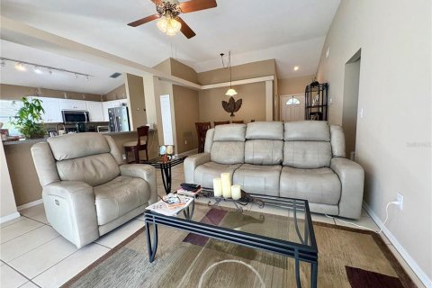 Villa ou maison à louer à Tampa, Floride: 3 chambres, 143.26 m2 № 2094551 - photo 4
