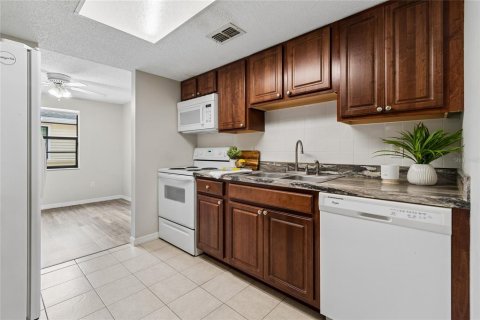 Condominio en venta en Oldsmar, Florida, 2 dormitorios, 85.01 m2 № 2148287 - foto 18