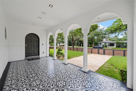 Casa en venta en Miami Shores, Florida, 6 dormitorios, 379.13 m2 № 1944909 - foto 13