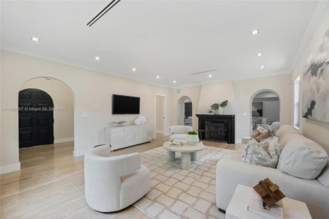Casa en venta en Miami Shores, Florida, 6 dormitorios, 379.13 m2 № 1944909 - foto 17