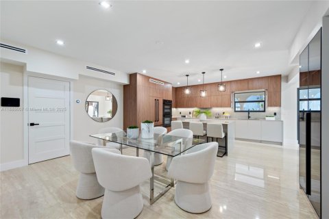 Casa en venta en Miami Shores, Florida, 6 dormitorios, 379.13 m2 № 1944909 - foto 22