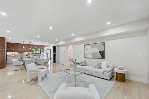 Casa en venta en Miami Shores, Florida, 6 dormitorios, 379.13 m2 № 1944909 - foto 25