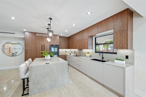 Casa en venta en Miami Shores, Florida, 6 dormitorios, 379.13 m2 № 1944909 - foto 21