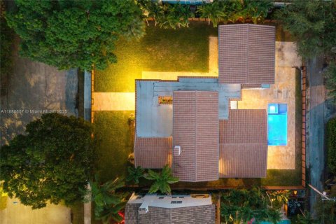 Casa en venta en Miami Shores, Florida, 6 dormitorios, 379.13 m2 № 1944909 - foto 4