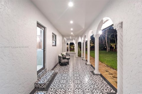 Casa en venta en Miami Shores, Florida, 6 dormitorios, 379.13 m2 № 1944909 - foto 6