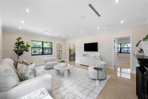 Casa en venta en Miami Shores, Florida, 6 dormitorios, 379.13 m2 № 1944909 - foto 18