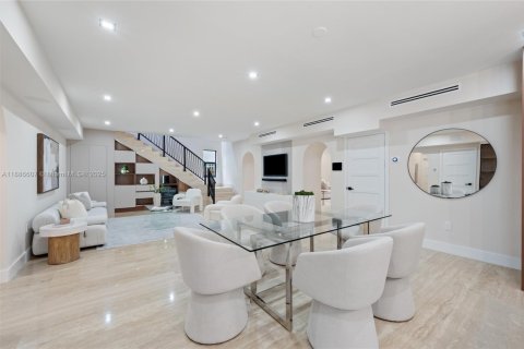 Casa en venta en Miami Shores, Florida, 6 dormitorios, 379.13 m2 № 1944909 - foto 23