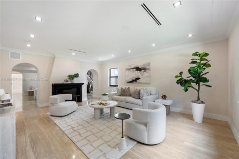Casa en venta en Miami Shores, Florida, 6 dormitorios, 379.13 m2 № 1944909 - foto 16