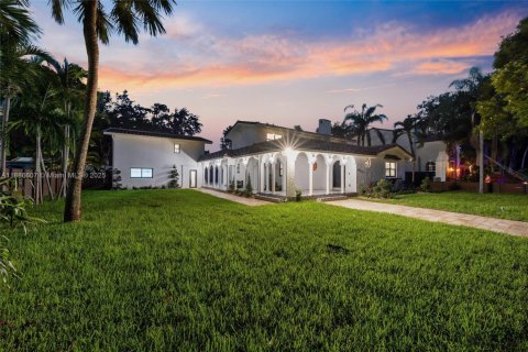 Casa en venta en Miami Shores, Florida, 6 dormitorios, 379.13 m2 № 1944909 - foto 8