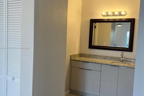 Condo in Miami, Florida, 1 bedroom  № 2055241 - photo 10