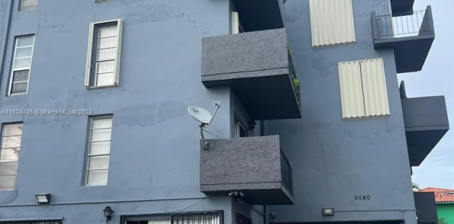 Condo in Miami, Florida, 1 bedroom  № 2055241