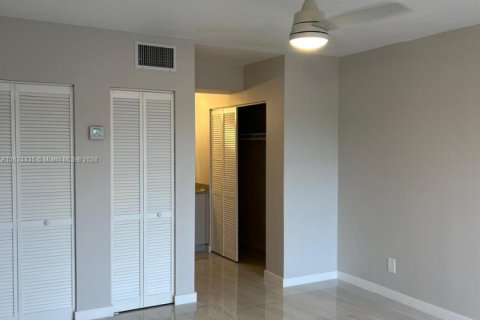 Condo in Miami, Florida, 1 bedroom  № 2055241 - photo 9
