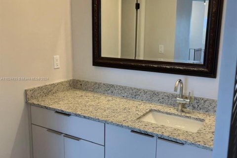 Condo in Miami, Florida, 1 bedroom  № 2055241 - photo 11