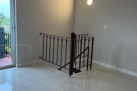 Condo in Miami, Florida, 1 bedroom  № 2055241 - photo 16