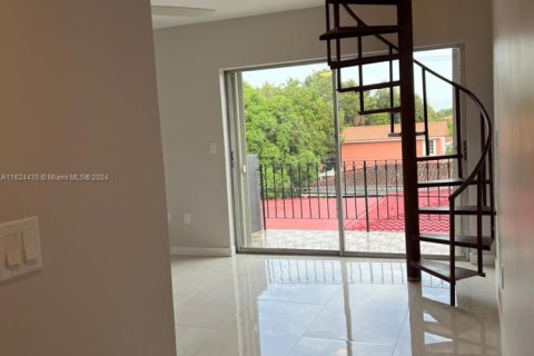 Condo in Miami, Florida, 1 bedroom  № 2055241 - photo 7