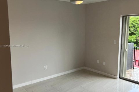 Condo in Miami, Florida, 1 bedroom  № 2055241 - photo 8