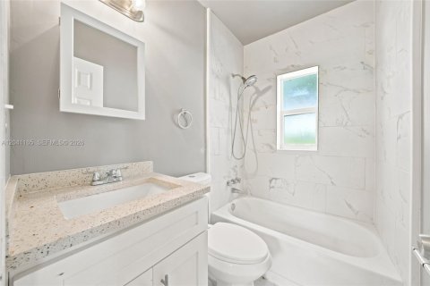 Immobilier commercial à vendre à Miami, Floride: 155.33 m2 № 2248052 - photo 13