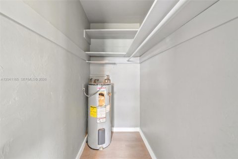 Immobilier commercial à vendre à Miami, Floride: 155.33 m2 № 2248052 - photo 14
