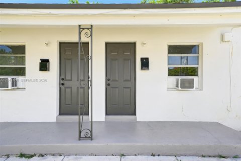 Immobilier commercial à vendre à Miami, Floride: 155.33 m2 № 2248052 - photo 6