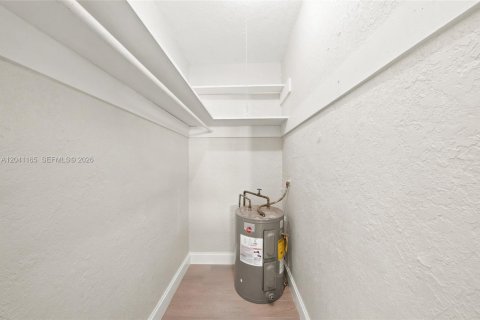 Immobilier commercial à vendre à Miami, Floride: 155.33 m2 № 2248052 - photo 20