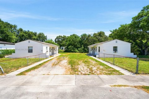Immobilier commercial à Miami, Floride 155.33 m2 № 2248052