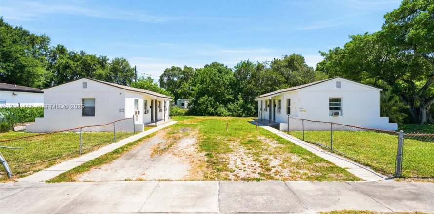 Immobilier commercial à Miami, Floride 155.33 m2 № 2248052