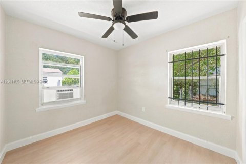 Immobilier commercial à vendre à Miami, Floride: 155.33 m2 № 2248052 - photo 25