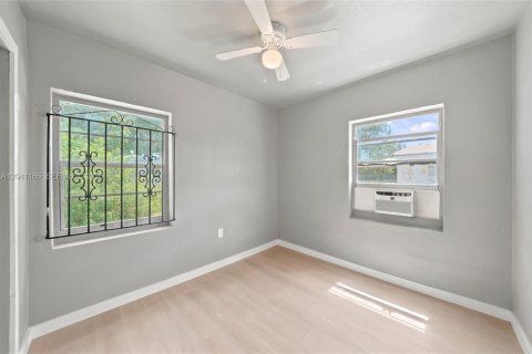 Immobilier commercial à vendre à Miami, Floride: 155.33 m2 № 2248052 - photo 19