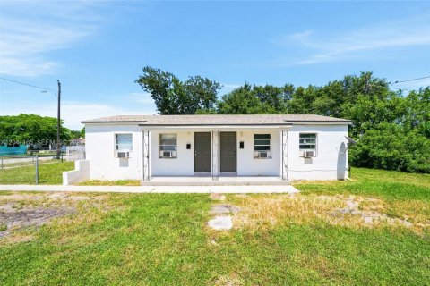 Immobilier commercial à vendre à Miami, Floride: 155.33 m2 № 2248052 - photo 4