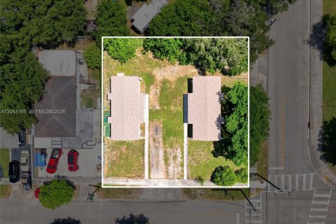 Immobilier commercial à vendre à Miami, Floride: 155.33 m2 № 2248052 - photo 2