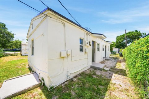Immobilier commercial à vendre à Miami, Floride: 155.33 m2 № 2248052 - photo 8