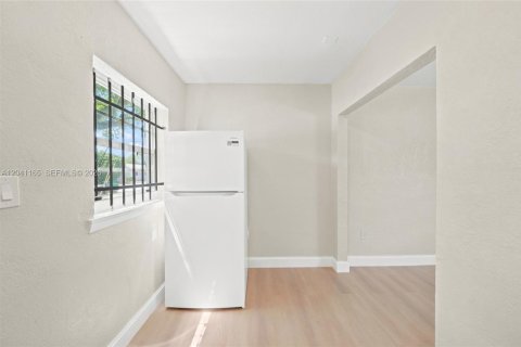 Immobilier commercial à vendre à Miami, Floride: 155.33 m2 № 2248052 - photo 23