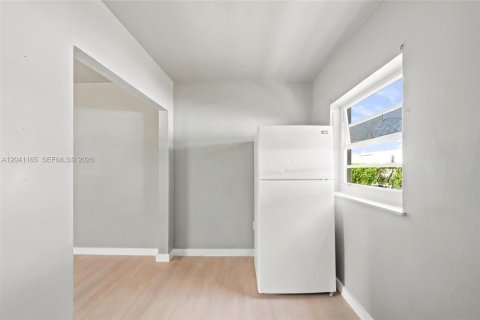 Immobilier commercial à vendre à Miami, Floride: 155.33 m2 № 2248052 - photo 12