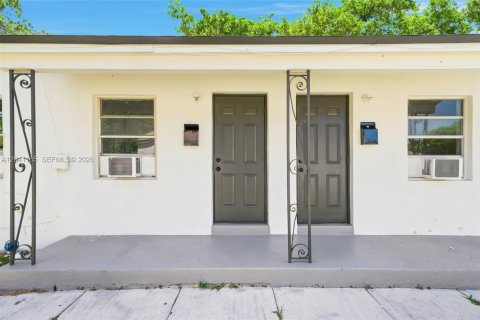 Immobilier commercial à vendre à Miami, Floride: 155.33 m2 № 2248052 - photo 5