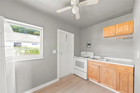 Immobilier commercial à vendre à Miami, Floride: 155.33 m2 № 2248052 - photo 17