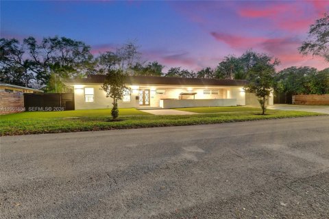 House in North Miami Beach, Florida 5 bedrooms № 2065558