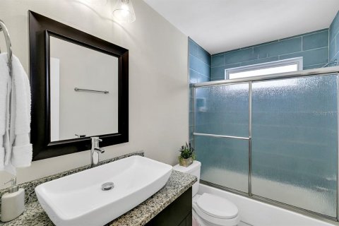 House in Clearwater, Florida 3 bedrooms, 116.78 sq.m. № 1834916 - photo 6