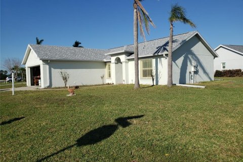 House in Palmetto, Florida 3 bedrooms, 105.54 sq.m. № 1904549 - photo 1
