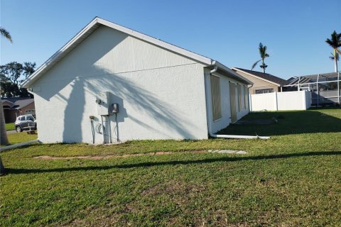 House in Palmetto, Florida 3 bedrooms, 105.54 sq.m. № 1904549 - photo 2