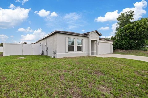 Villa ou maison à louer à Spring Hill, Floride: 4 chambres, 169.83 m2 № 2429249 - photo 5