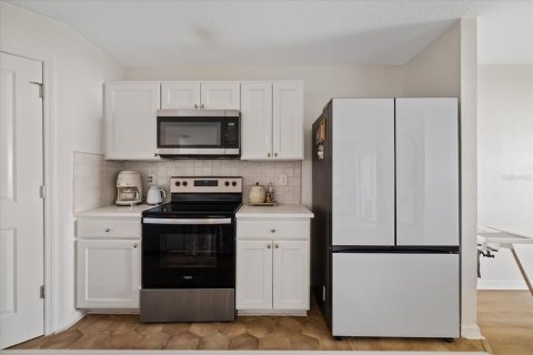 Villa ou maison à louer à Spring Hill, Floride: 4 chambres, 169.83 m2 № 2429249 - photo 12