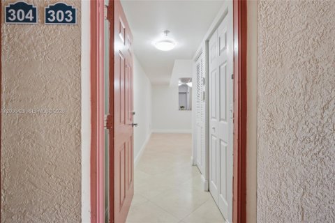 Купить кондоминиум в Мирамар, Флорида 2 спальни, 99.59м2, № 2259738 - фото 17