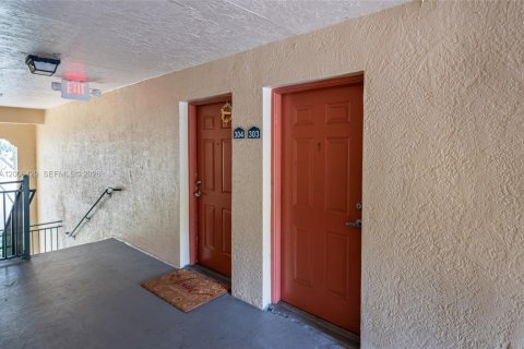 Купить кондоминиум в Мирамар, Флорида 2 спальни, 99.59м2, № 2259738 - фото 16