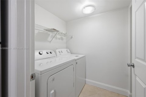 Купить кондоминиум в Мирамар, Флорида 2 спальни, 99.59м2, № 2259738 - фото 19
