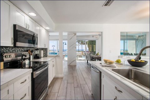 House in Fort Lauderdale, Florida 5 bedrooms, 256.97 sq.m. № 2158168 - photo 15