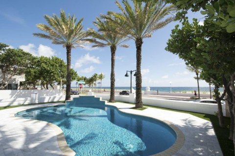House in Fort Lauderdale, Florida 5 bedrooms, 256.97 sq.m. № 2158168