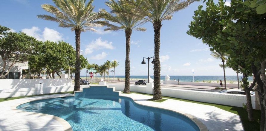 House in Fort Lauderdale, Florida 5 bedrooms, 256.97 sq.m. № 2158168