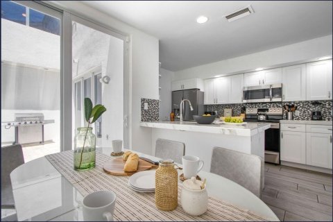 House in Fort Lauderdale, Florida 5 bedrooms, 256.97 sq.m. № 2158168 - photo 22