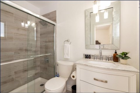 House in Fort Lauderdale, Florida 5 bedrooms, 256.97 sq.m. № 2158168 - photo 29