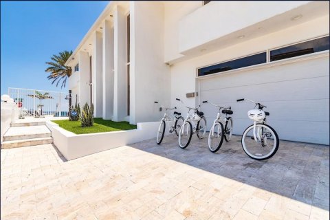 House in Fort Lauderdale, Florida 5 bedrooms, 256.97 sq.m. № 2158168 - photo 24